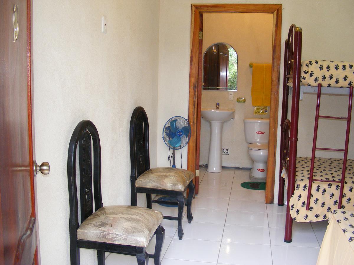 Hostal Maxima Puerto Lopez Exterior photo