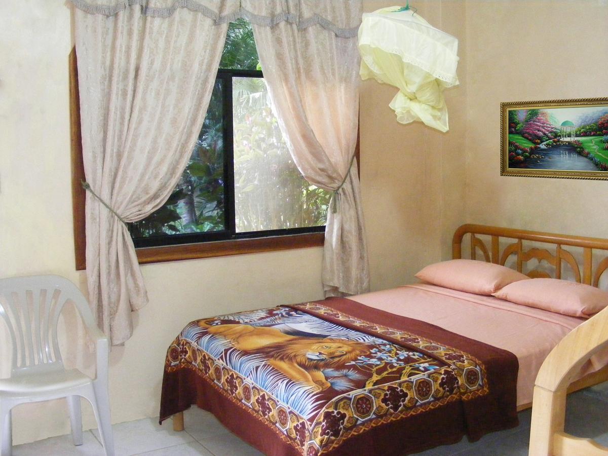 Hostal Maxima Puerto Lopez Exterior photo