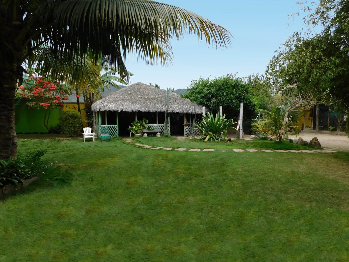 Hostal Maxima Puerto Lopez Exterior photo