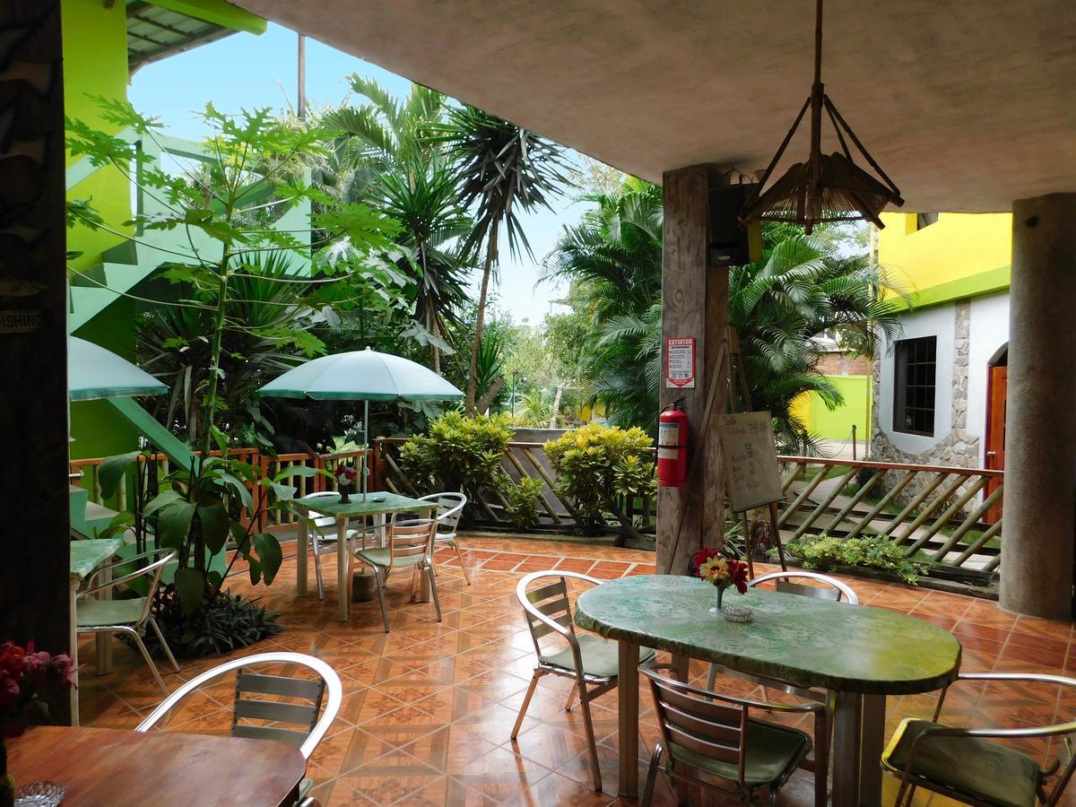 Hostal Maxima Puerto Lopez Exterior photo