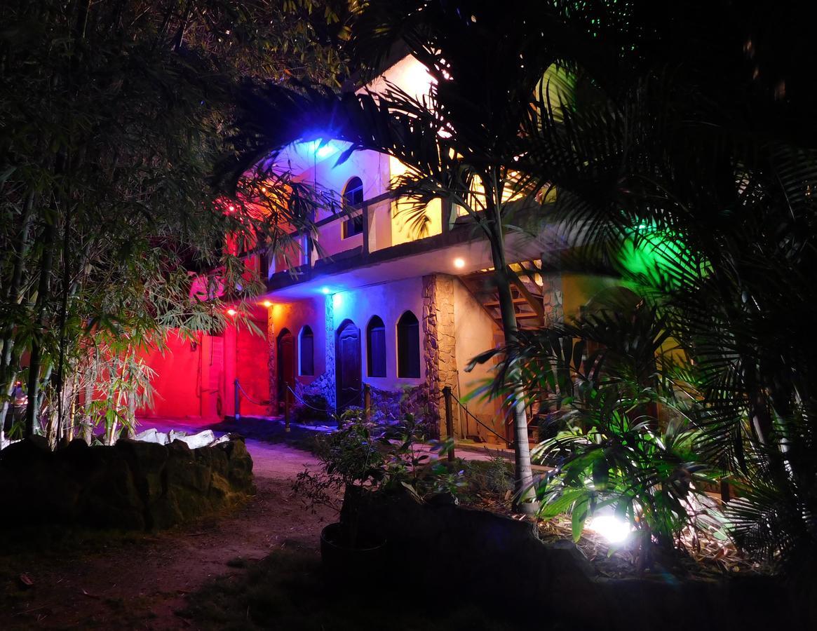 Hostal Maxima Puerto Lopez Exterior photo