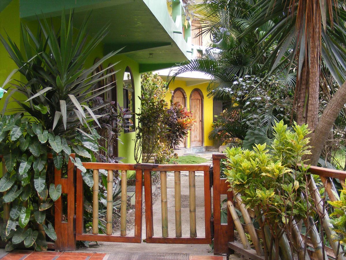 Hostal Maxima Puerto Lopez Exterior photo